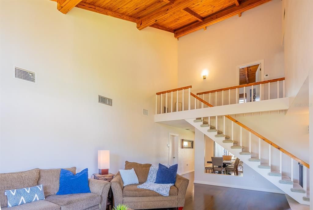 Activo con contrato: $670,000 (3 camas, 2 baños, 2575 Pies cuadrados)