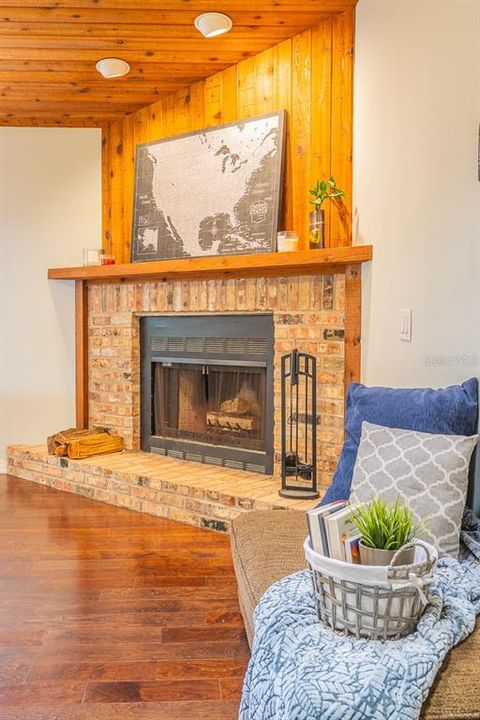 Activo con contrato: $670,000 (3 camas, 2 baños, 2575 Pies cuadrados)