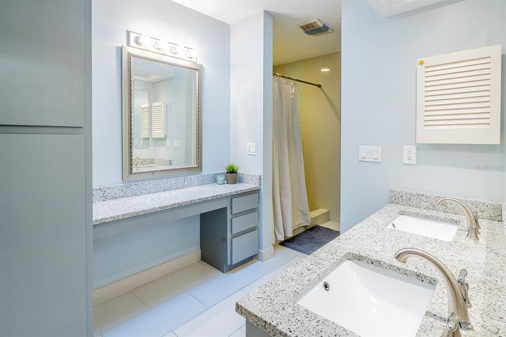 Activo con contrato: $670,000 (3 camas, 2 baños, 2575 Pies cuadrados)