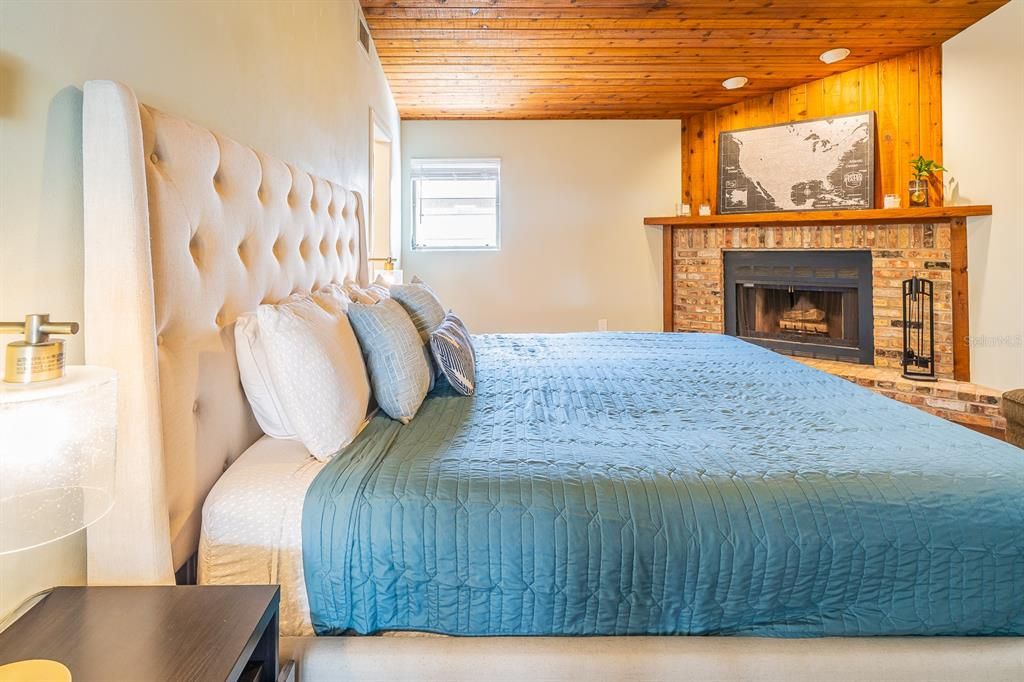 Activo con contrato: $670,000 (3 camas, 2 baños, 2575 Pies cuadrados)