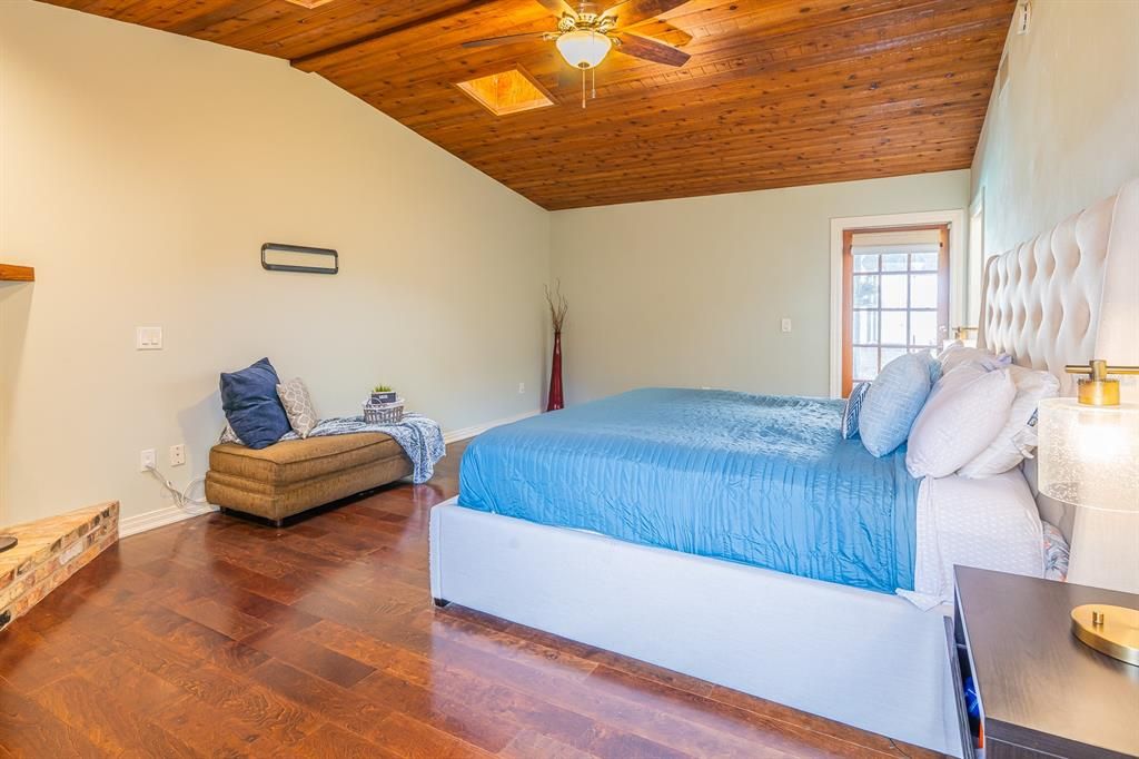 Activo con contrato: $670,000 (3 camas, 2 baños, 2575 Pies cuadrados)