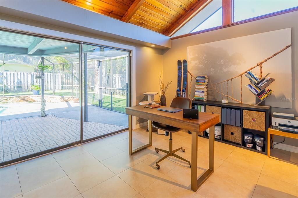 Activo con contrato: $670,000 (3 camas, 2 baños, 2575 Pies cuadrados)