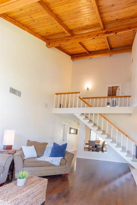 Activo con contrato: $670,000 (3 camas, 2 baños, 2575 Pies cuadrados)