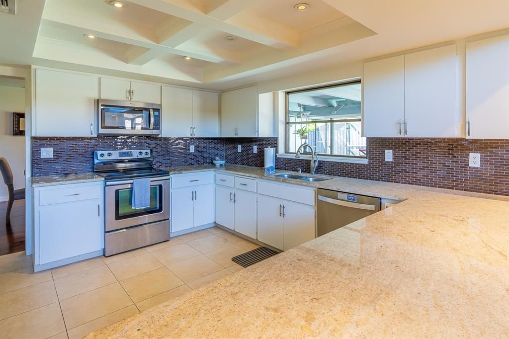 Activo con contrato: $670,000 (3 camas, 2 baños, 2575 Pies cuadrados)