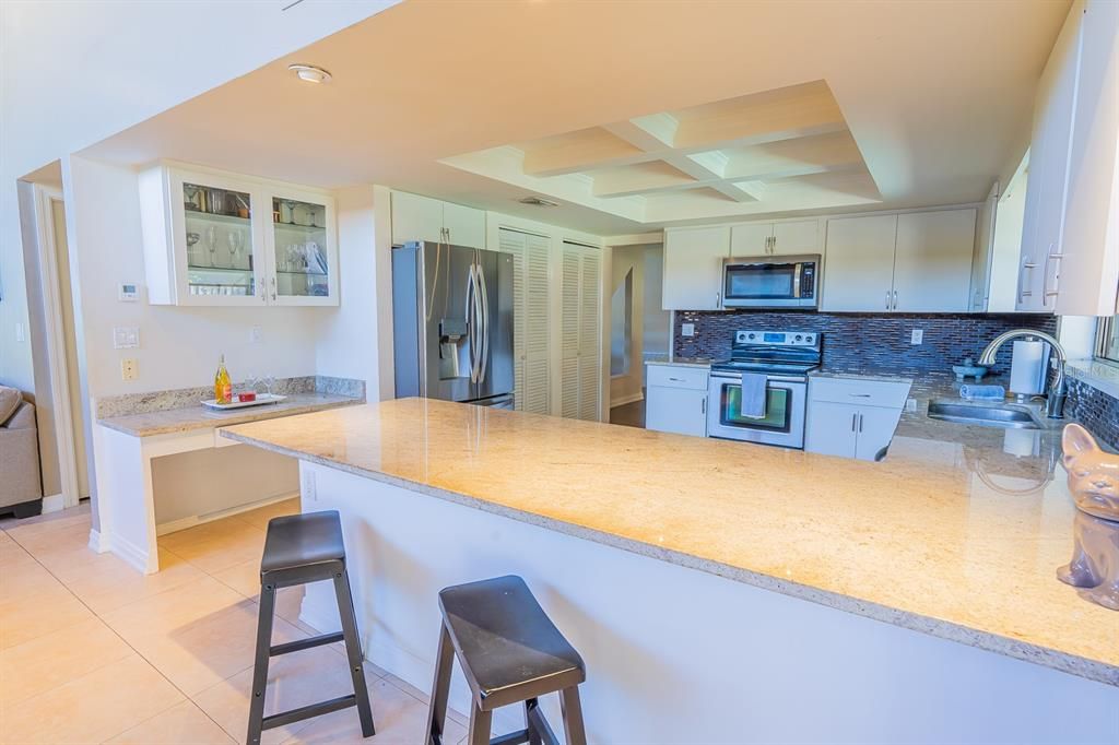 Activo con contrato: $670,000 (3 camas, 2 baños, 2575 Pies cuadrados)