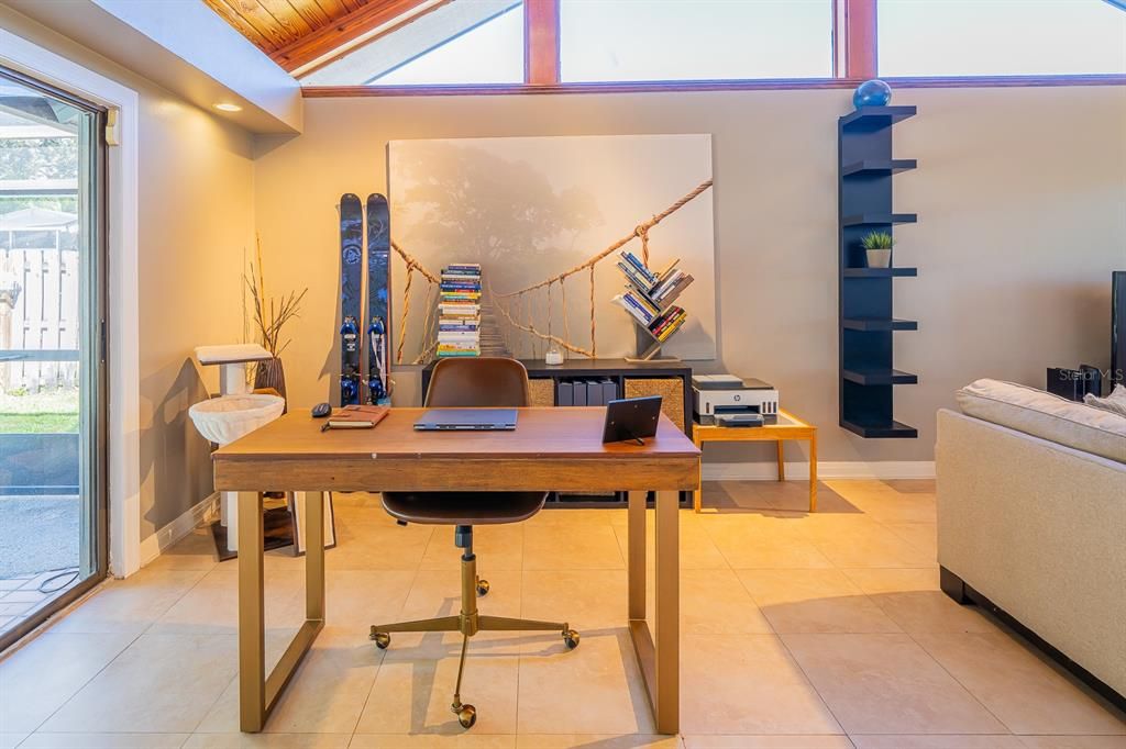 Activo con contrato: $670,000 (3 camas, 2 baños, 2575 Pies cuadrados)