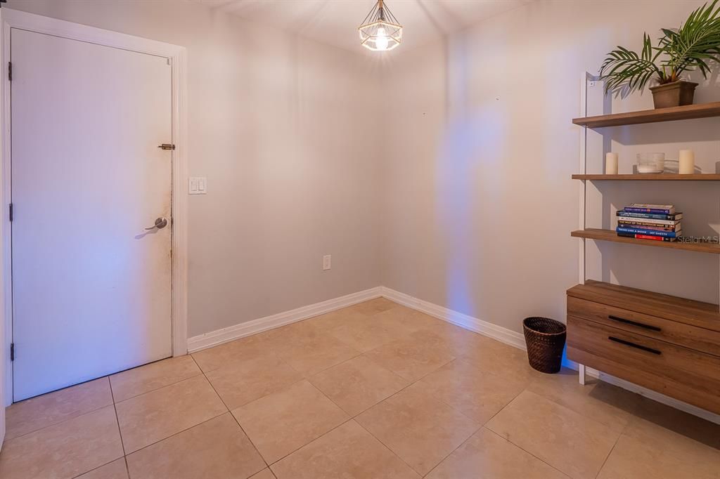 Activo con contrato: $670,000 (3 camas, 2 baños, 2575 Pies cuadrados)