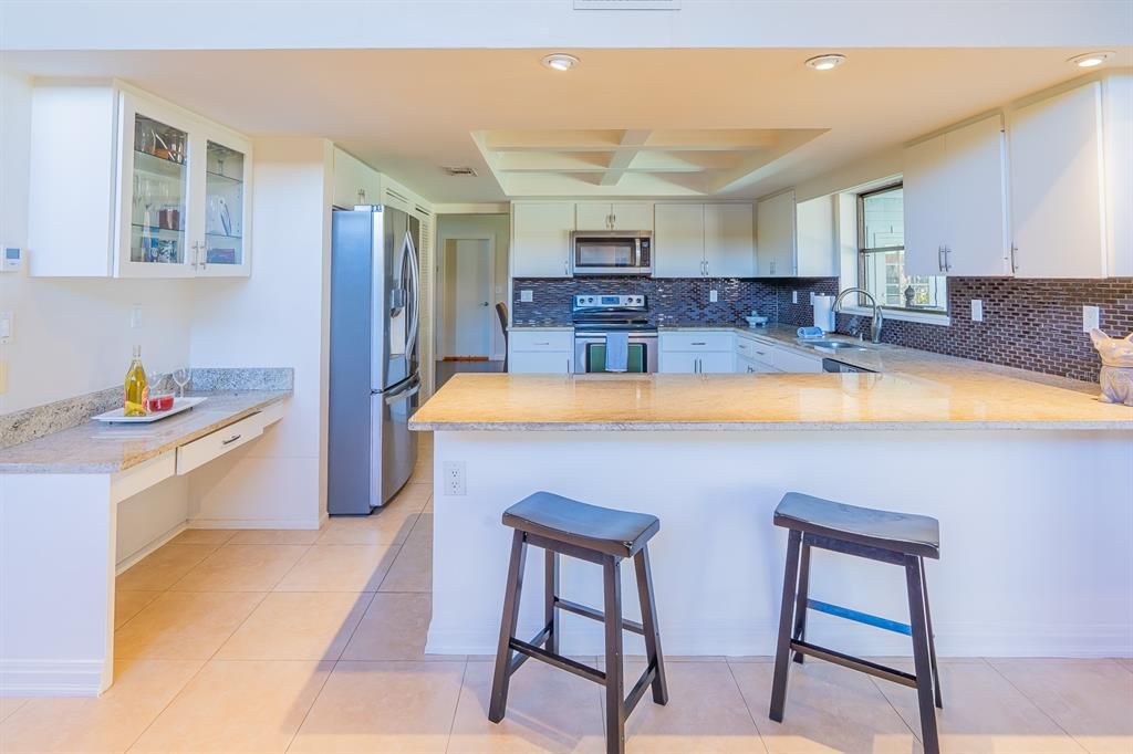 Activo con contrato: $670,000 (3 camas, 2 baños, 2575 Pies cuadrados)