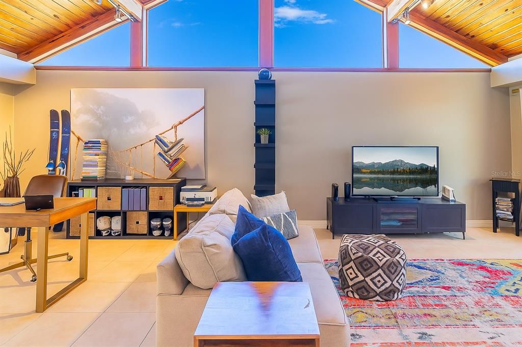 Activo con contrato: $670,000 (3 camas, 2 baños, 2575 Pies cuadrados)