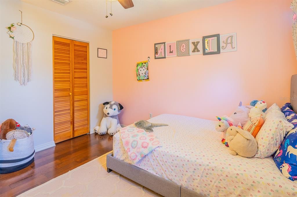 Activo con contrato: $670,000 (3 camas, 2 baños, 2575 Pies cuadrados)