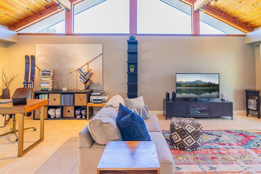 Activo con contrato: $670,000 (3 camas, 2 baños, 2575 Pies cuadrados)