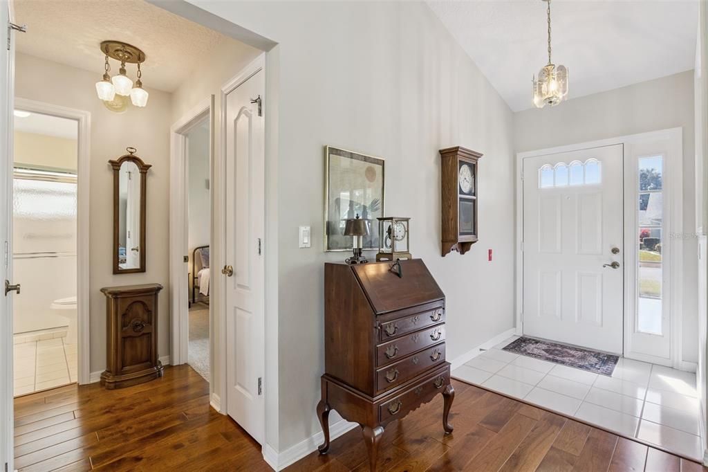 Active With Contract: $320,000 (3 beds, 2 baths, 1926 Square Feet)