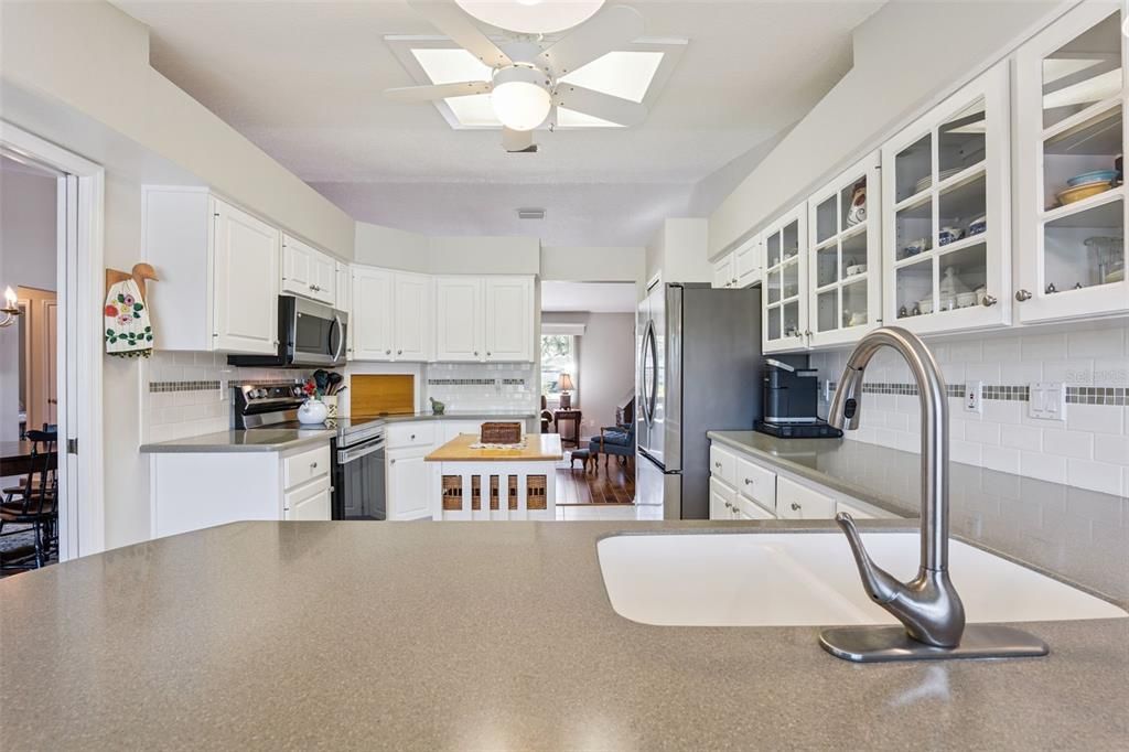 Active With Contract: $320,000 (3 beds, 2 baths, 1926 Square Feet)