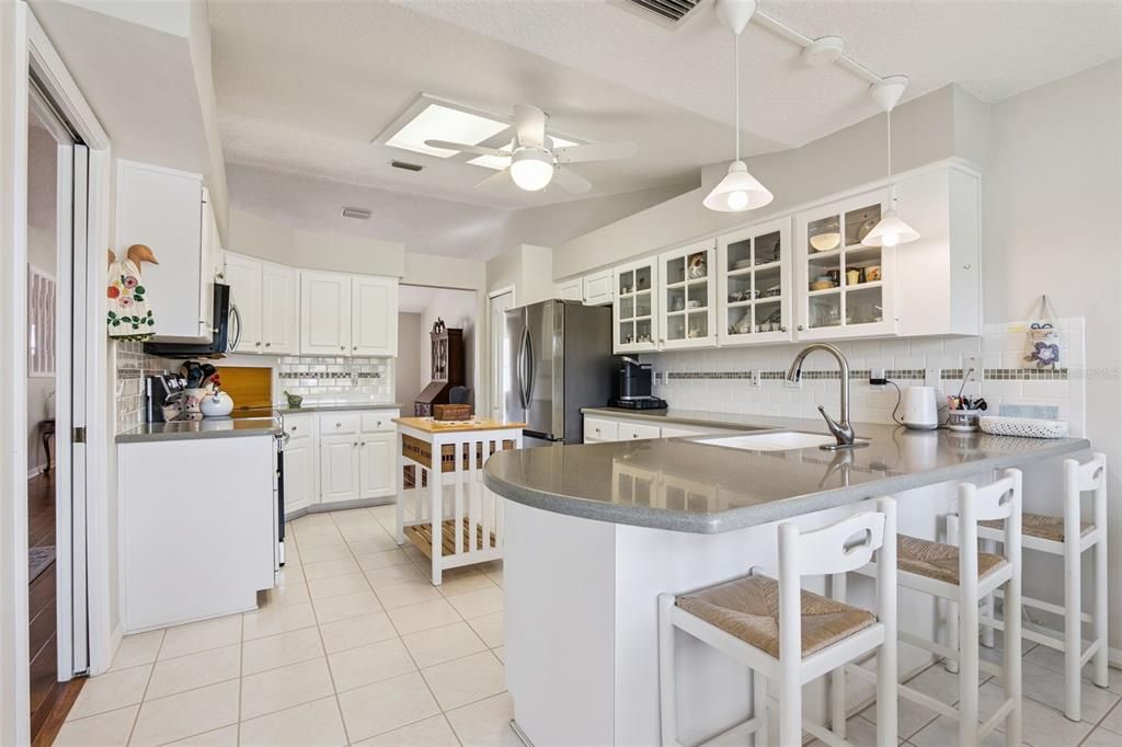 Active With Contract: $320,000 (3 beds, 2 baths, 1926 Square Feet)