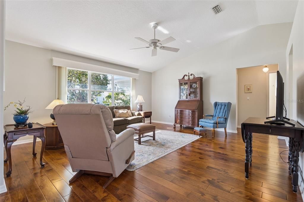 Active With Contract: $320,000 (3 beds, 2 baths, 1926 Square Feet)