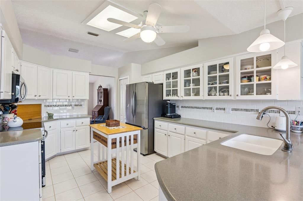 Active With Contract: $320,000 (3 beds, 2 baths, 1926 Square Feet)