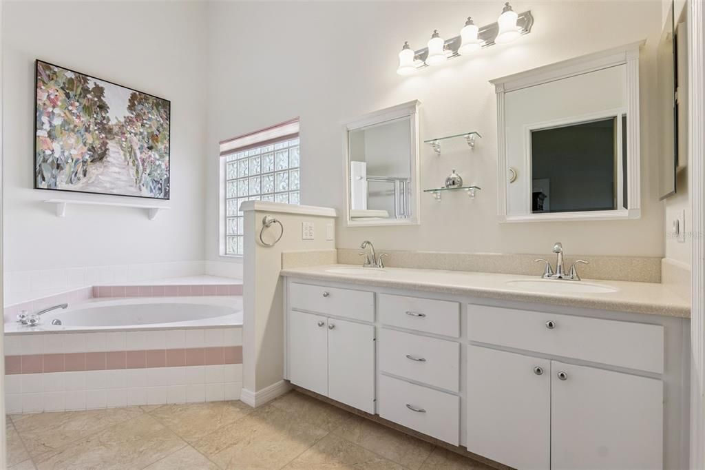 Active With Contract: $320,000 (3 beds, 2 baths, 1926 Square Feet)