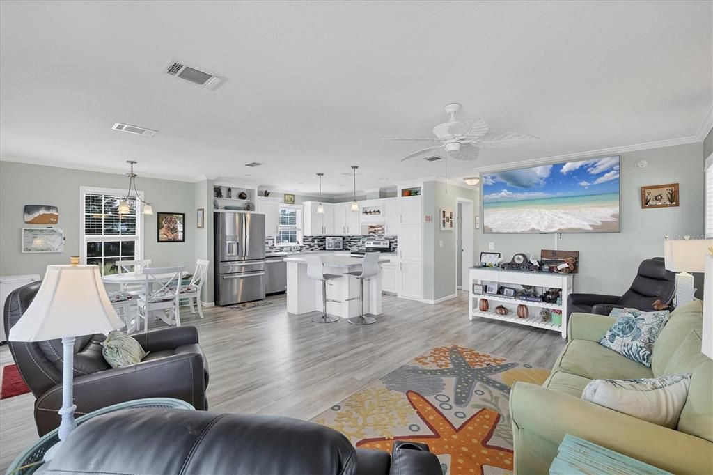 For Sale: $249,900 (2 beds, 2 baths, 1032 Square Feet)