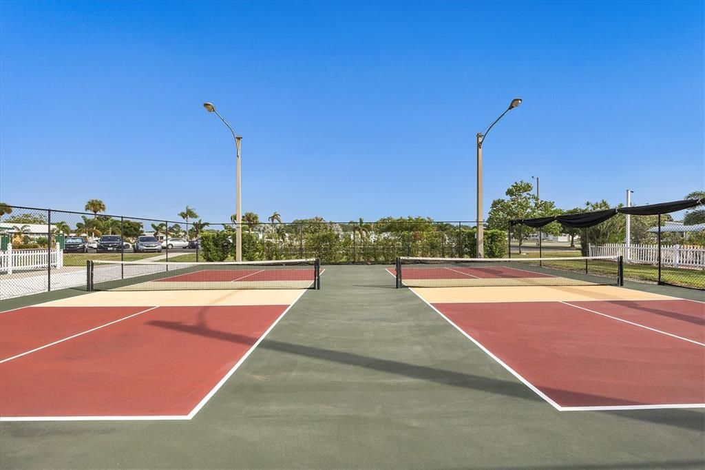 For Sale: $249,900 (2 beds, 2 baths, 1032 Square Feet)