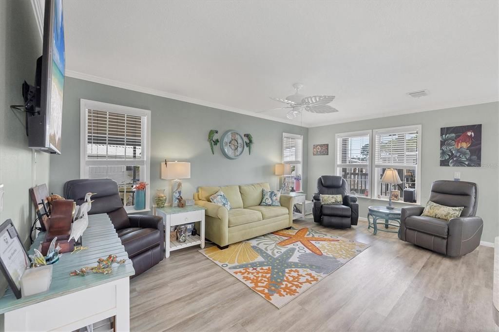 For Sale: $249,900 (2 beds, 2 baths, 1032 Square Feet)