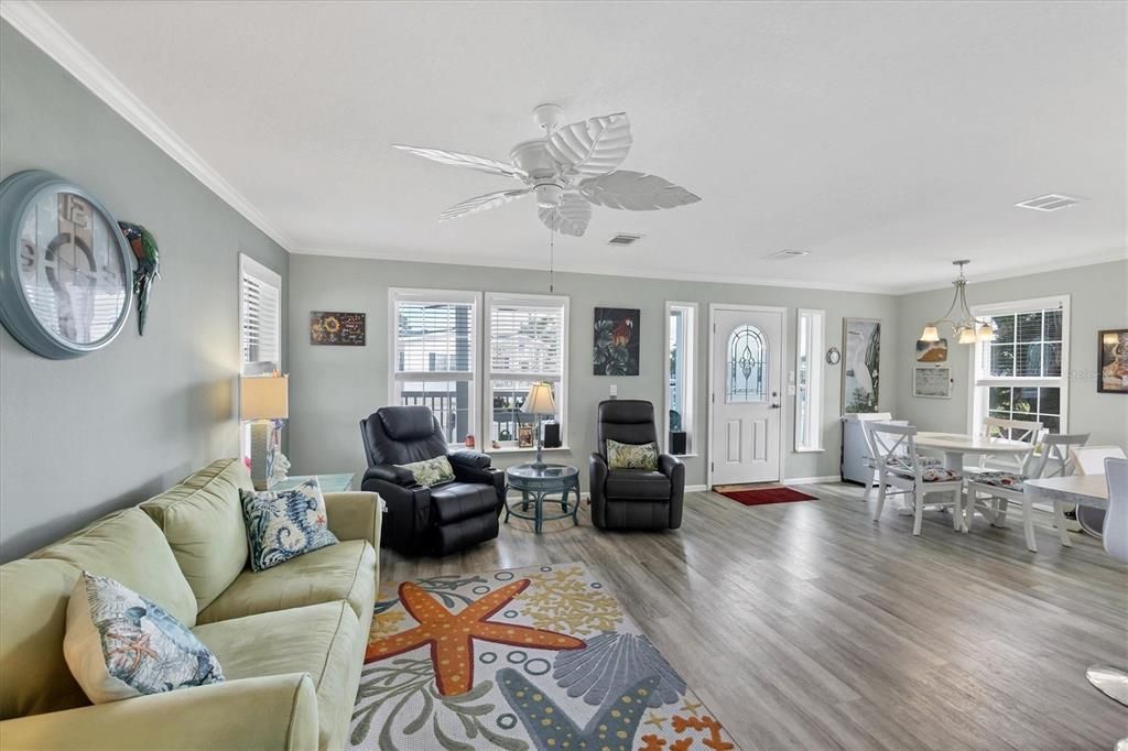 For Sale: $249,900 (2 beds, 2 baths, 1032 Square Feet)