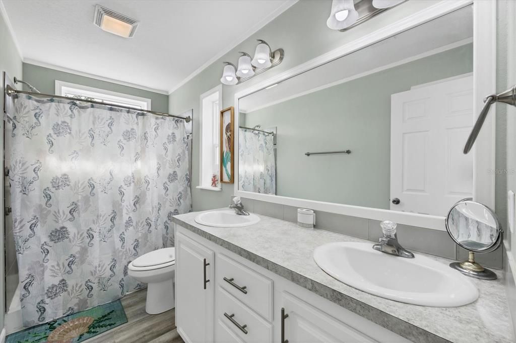 For Sale: $249,900 (2 beds, 2 baths, 1032 Square Feet)