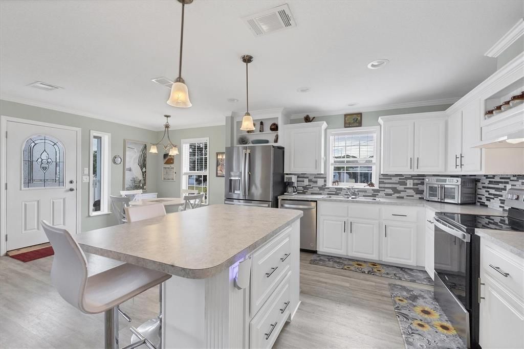 For Sale: $249,900 (2 beds, 2 baths, 1032 Square Feet)