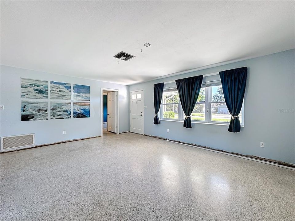 待售: $425,000 (3 贝兹, 2 浴室, 1649 平方英尺)