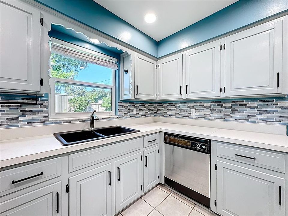 待售: $425,000 (3 贝兹, 2 浴室, 1649 平方英尺)