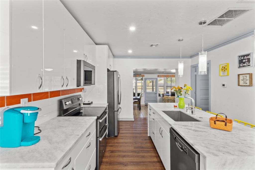 На продажу: $599,000 (3 спален, 0 ванн, 1952 Квадратных фут)