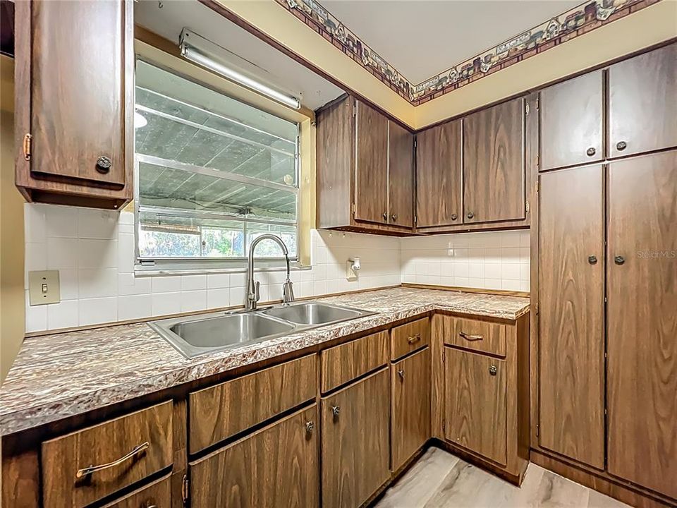 На продажу: $359,000 (3 спален, 2 ванн, 1200 Квадратных фут)