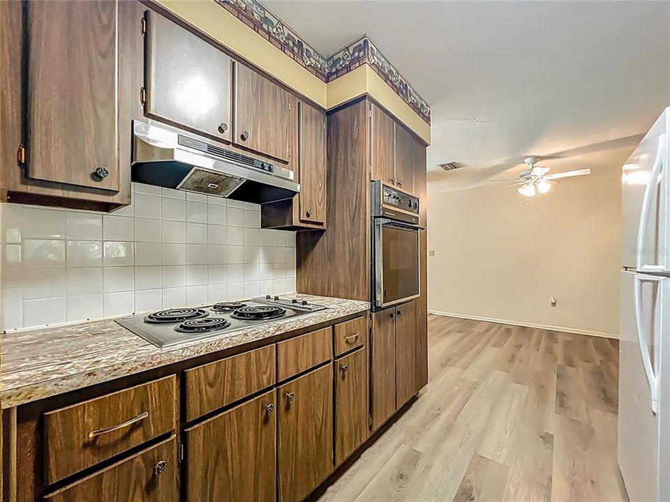 На продажу: $359,000 (3 спален, 2 ванн, 1200 Квадратных фут)