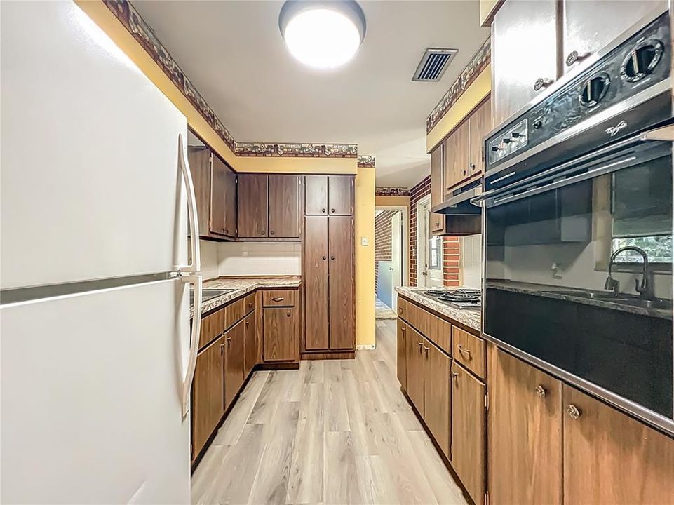 На продажу: $359,000 (3 спален, 2 ванн, 1200 Квадратных фут)