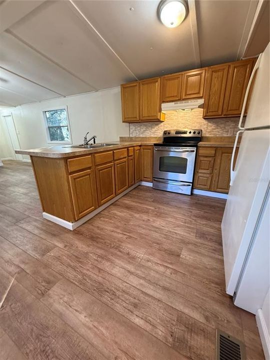 На продажу: $139,000 (2 спален, 2 ванн, 840 Квадратных фут)