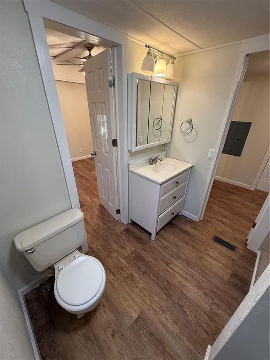 На продажу: $139,000 (2 спален, 2 ванн, 840 Квадратных фут)