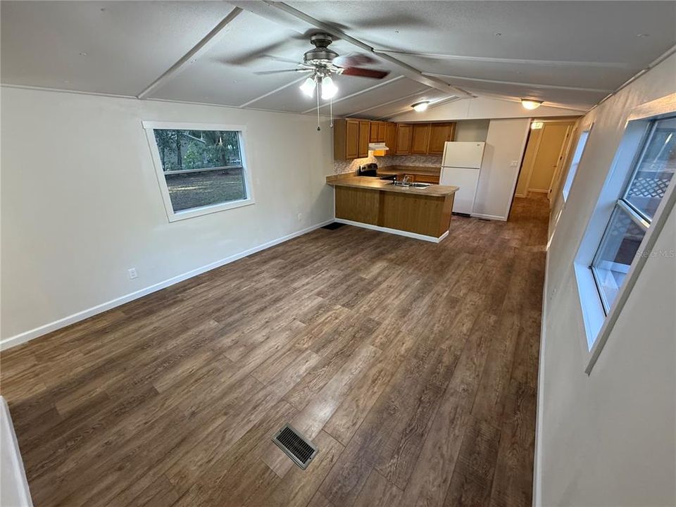 На продажу: $139,000 (2 спален, 2 ванн, 840 Квадратных фут)