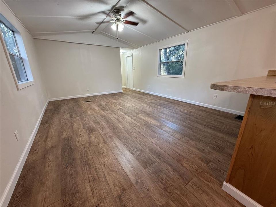 На продажу: $139,000 (2 спален, 2 ванн, 840 Квадратных фут)