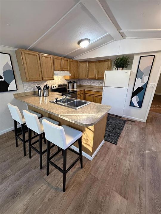 На продажу: $139,000 (2 спален, 2 ванн, 840 Квадратных фут)