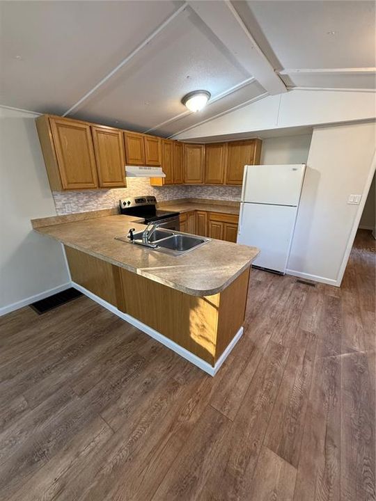 На продажу: $139,000 (2 спален, 2 ванн, 840 Квадратных фут)