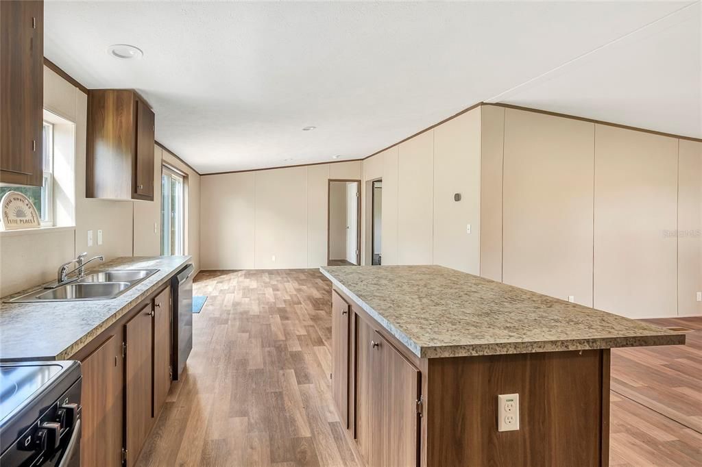 For Sale: $420,000 (4 beds, 2 baths, 1568 Square Feet)