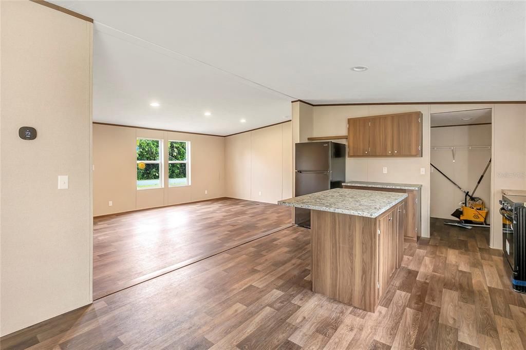 For Sale: $420,000 (4 beds, 2 baths, 1568 Square Feet)