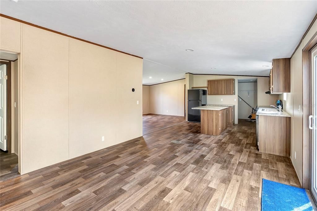 For Sale: $420,000 (4 beds, 2 baths, 1568 Square Feet)