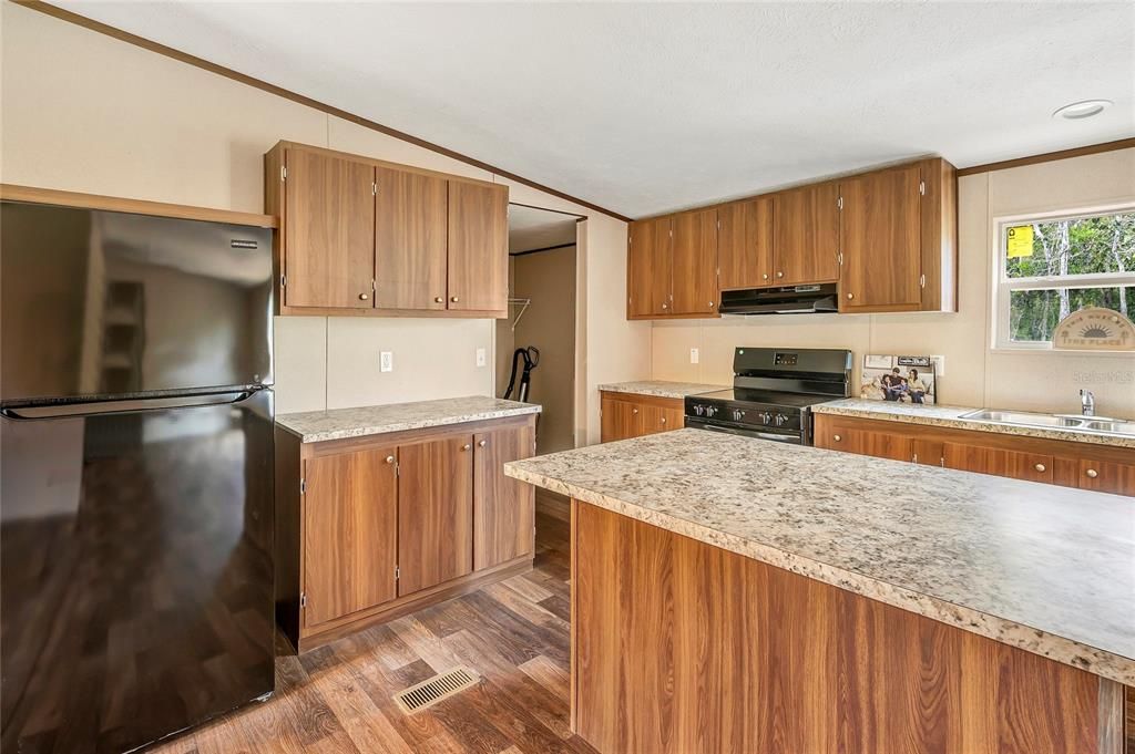 For Sale: $420,000 (4 beds, 2 baths, 1568 Square Feet)