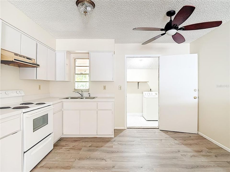 Activo con contrato: $349,900 (4 camas, 0 baños, 1690 Pies cuadrados)