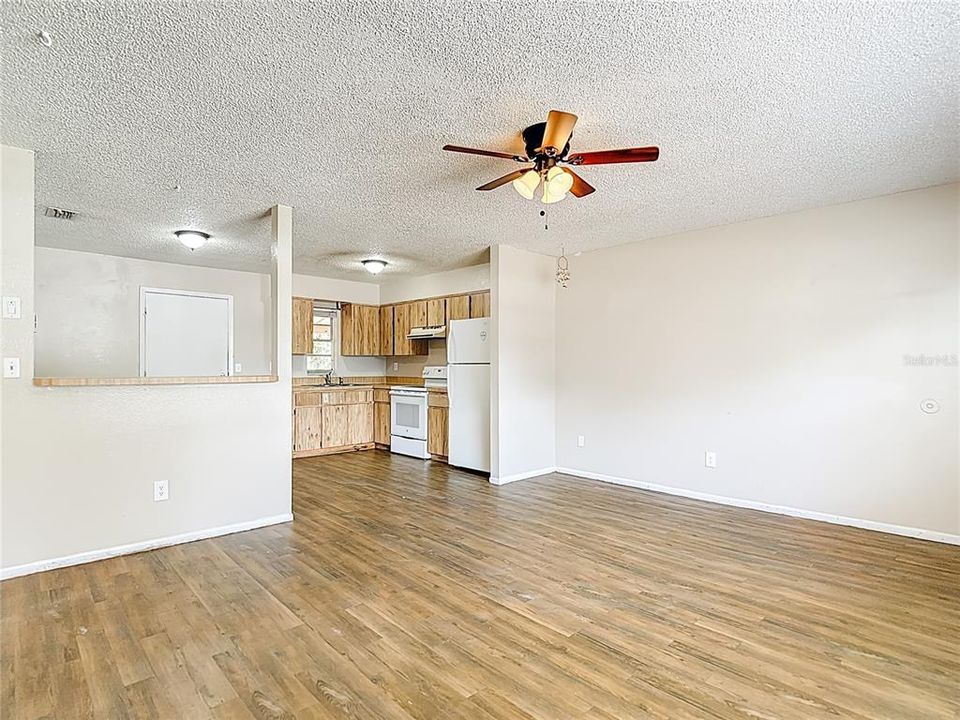 Activo con contrato: $349,900 (4 camas, 0 baños, 1690 Pies cuadrados)