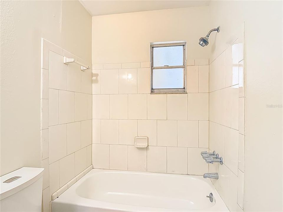 Activo con contrato: $349,900 (4 camas, 0 baños, 1690 Pies cuadrados)