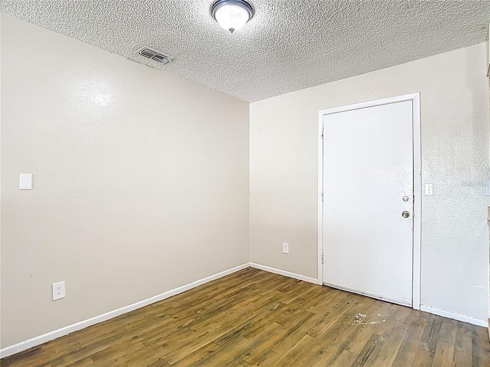 Activo con contrato: $349,900 (4 camas, 0 baños, 1690 Pies cuadrados)