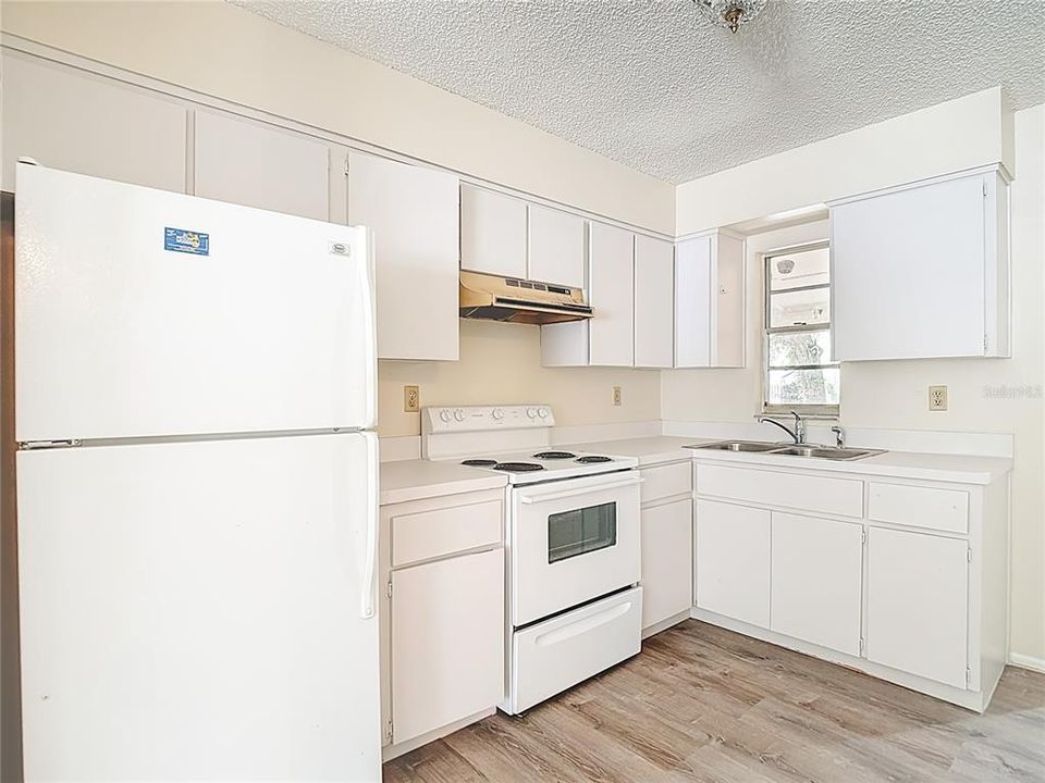 Activo con contrato: $349,900 (4 camas, 0 baños, 1690 Pies cuadrados)