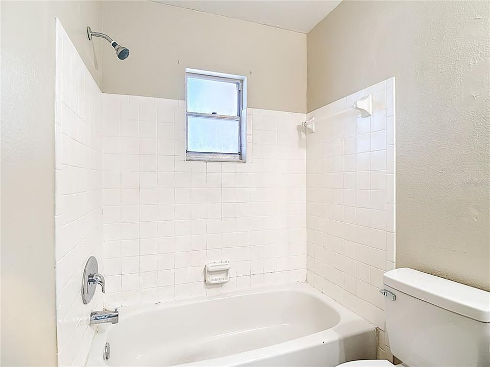 Activo con contrato: $349,900 (4 camas, 0 baños, 1690 Pies cuadrados)