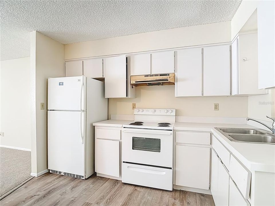 Activo con contrato: $349,900 (4 camas, 0 baños, 1690 Pies cuadrados)